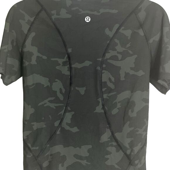 Lululemon Outrun The Heat Shirt Size 4 UV Protection Green Camo Workout Athletic - Picture 6 of 7